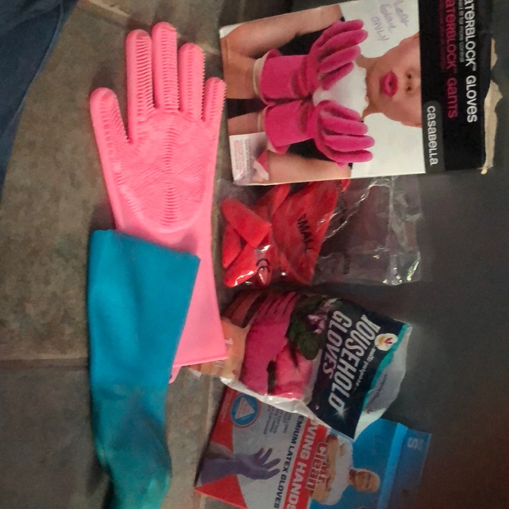 NEW LEFT hand household gloves small please share